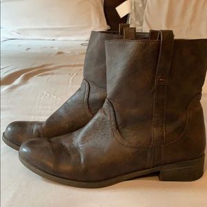 XOXO brown boots